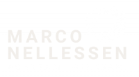 Marco Nellessen - Achtsam. Wirksam. Logo invers weiß mit gepunkteter Spirale als Signet